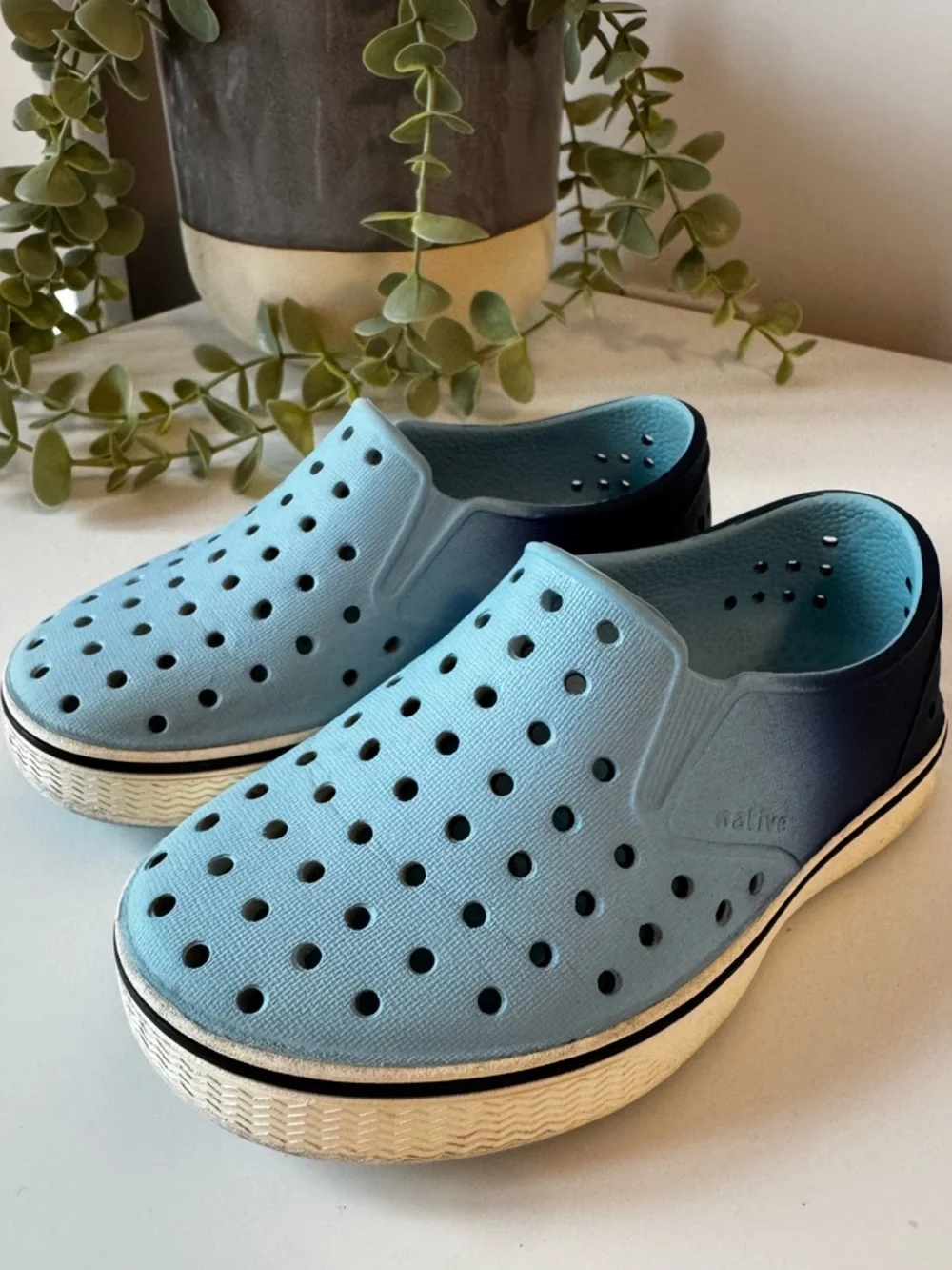 Native kids slip-on shoes blue clog style size C8 lightweight casual
